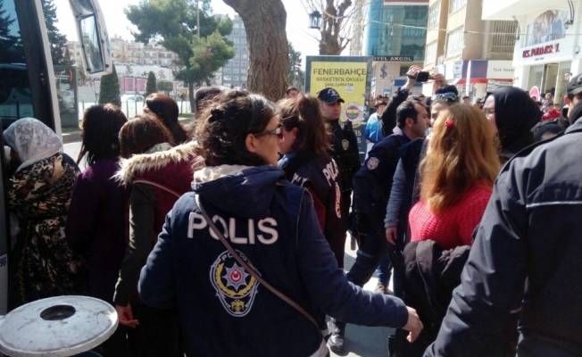 Dilek Öcalan’ın da katıldığı izinsiz gösteriye polis müdahalesi