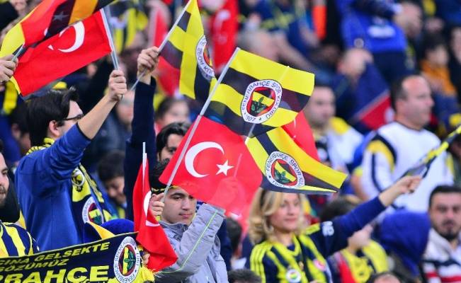 Fenerbahçe tribünlerinde kavga