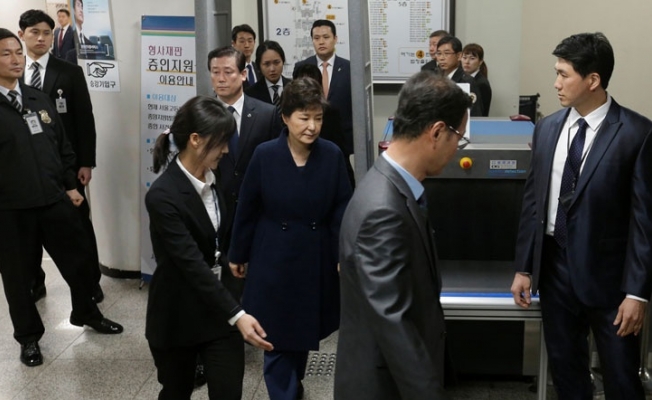 Güney Kore eski Devlet Başkanı Park tutuklandı