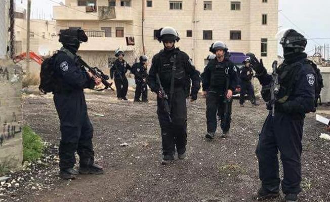İsrail askerleri 36 Filistinliyi gözaltına aldı