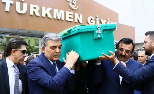 Abdullah Gül babasının cenazesini omuzladı