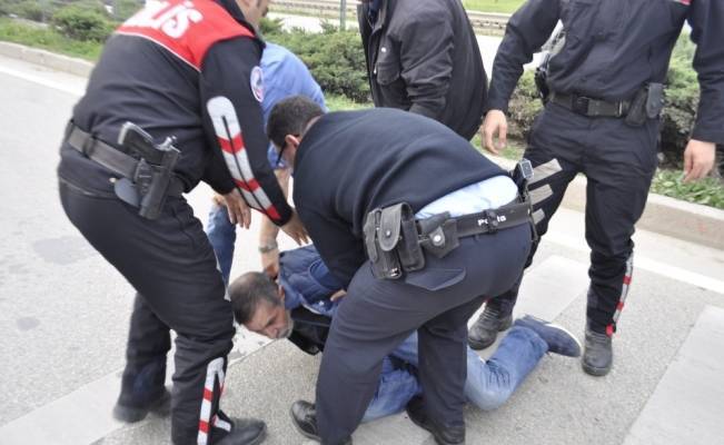 Bursa'da aranan zanlı nefes kesen operasyonla yakalandı