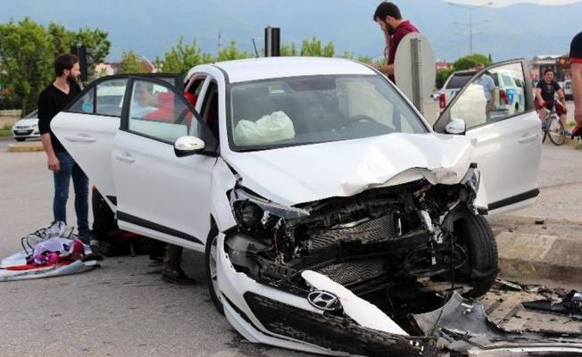 Kocaeli’de trafik kazası: 1’i çocuk 6 yaralı
