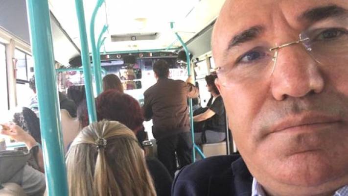 Minibüs ile Kadıköy'e giden CHP'li vekil Twitter'da gündem oldu