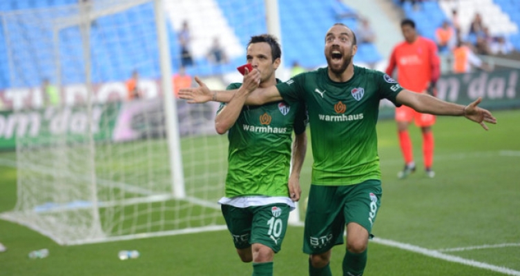 Bursaspor, Trabzonspor'u yendi ligde kaldı