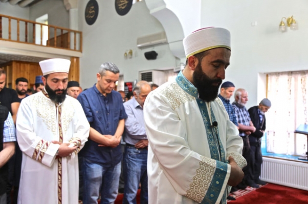 Konya'nın ikiz imamlarını cemaati de karıştırıyor