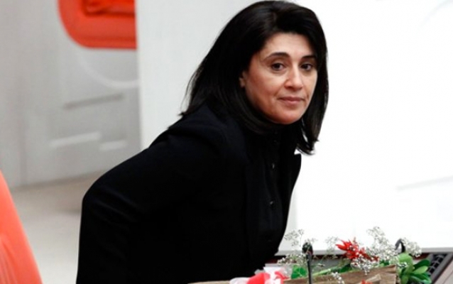 AK Parti ve MHP yeminde anlaştı Leyla Zana'nın etekleri tutuştu