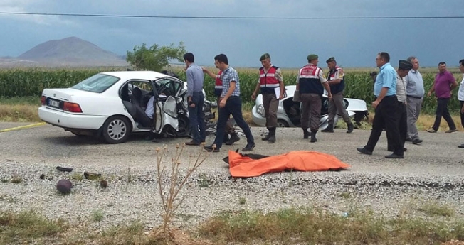 Karaman'da otomobiller çarpıştı: 6 ölü 4 yaralı