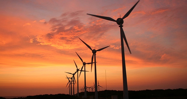 Rüzgar enerjisi yatırımları karadan denize dönüyor