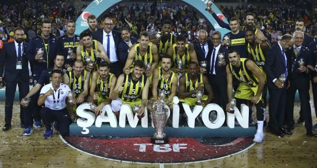 Banvit'i yenen Fenerbahçe Cumhurbaşkanlığı kupasını aldı