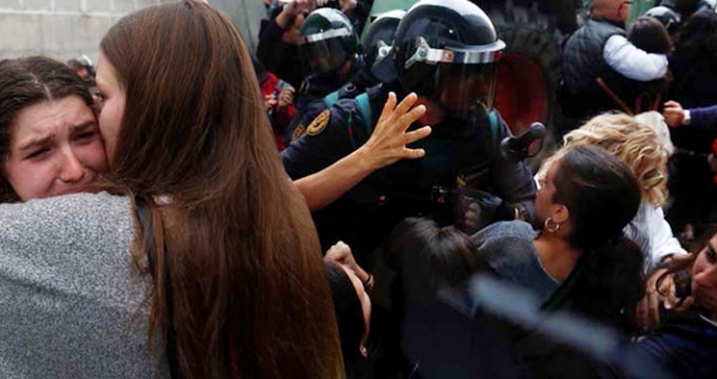 Katalonya referandumunda polis şiddeti 3'ü ağır 337 yaralı