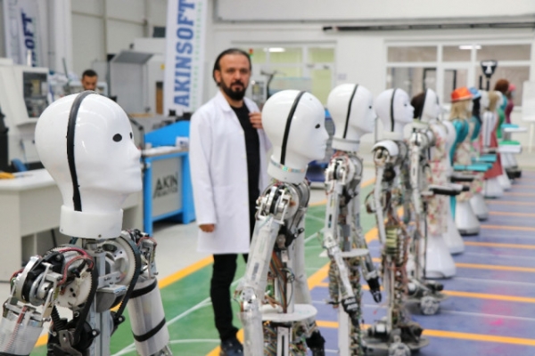 Milli İnsansı Robot'un seri üretimi başladı