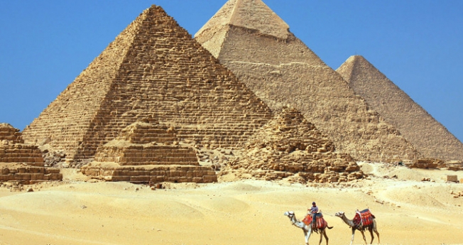Mısır'ın başkenti Kahire'de bir piramit daha keşfedildi