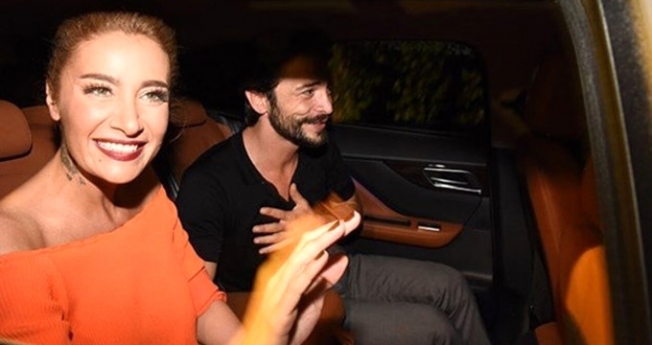 Şarkıcı Sıla oyuncu eşi Ahmet Kural'dan çocuk bekliyor
