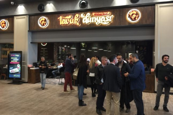 Tavuk Dünyası 135. restoranını Küçükyalı Hilltown AVM’de açtı