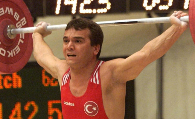 Efsane halterci Naim Süleymanoğlu vefat etti