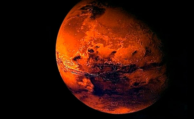 NASA: Mars'taki çizgiler su değil, kum akıntısı izi!
