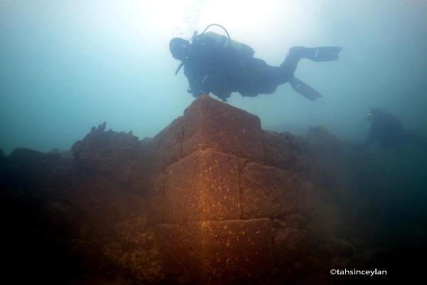 Van Gölü'nde Urartular dönemine ait 3 bin yıllık kale bulundu