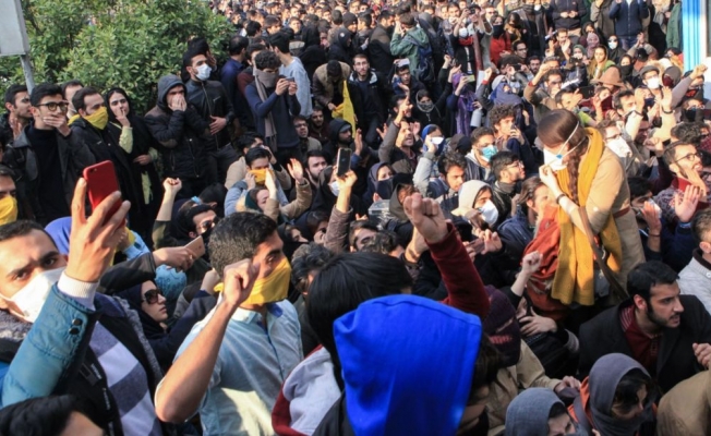 İran protestolarında ölen sayısı 12'ye yükseldi