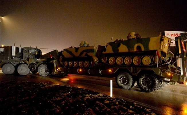 Türkiye'nin Suriye sınırına askeri sevkiyat sürüyor