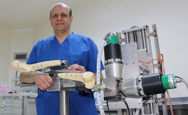 Türk doktor, dünyanın ilk ‘ortopedi robotunu’ yaptı