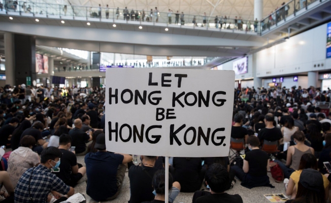Protestolar Hong Kong'da ticarete darbe vurdu
