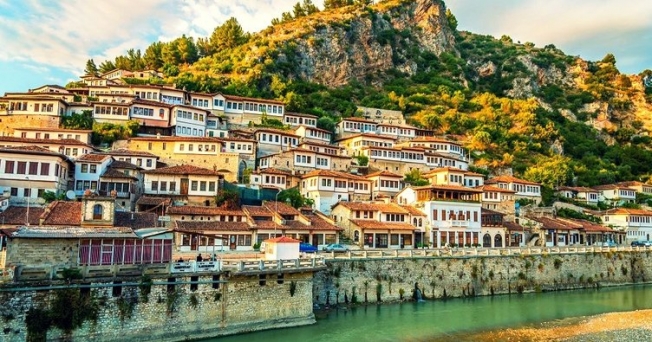 Balkanların yükselen yıldızı model ülke Arnavutluk
