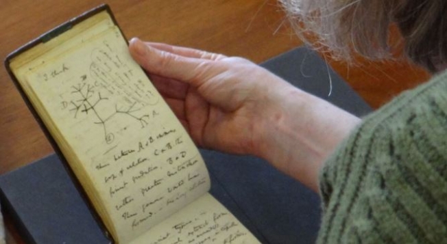 22 yıl önce kaybolan Charles Darwin'in iki not defteri bulundu