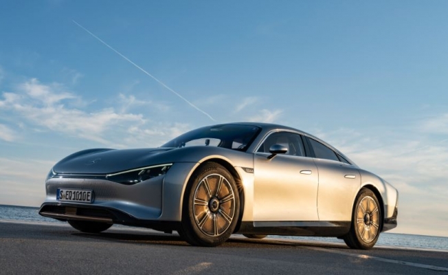 Mercedes'ten Tesla'ya elektrikli otomobil menzili dersi