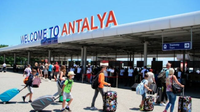 Savaşa rağmen Antalya'ya 5 ayda gelen turist sayısı sevindirdi