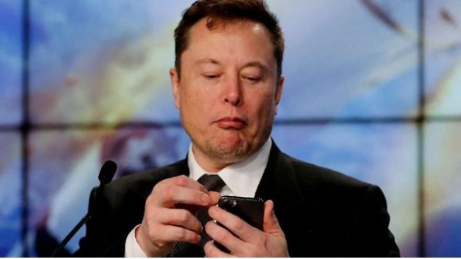 Elon Musk Twitter için bekleme kararı aldı