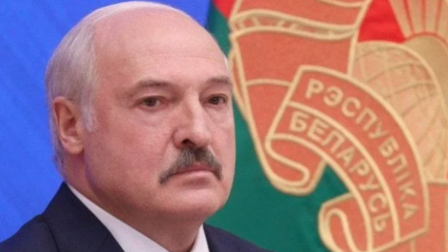Belarus lideri: Ukrayna ordusu Zelenskiy’i devirebilir